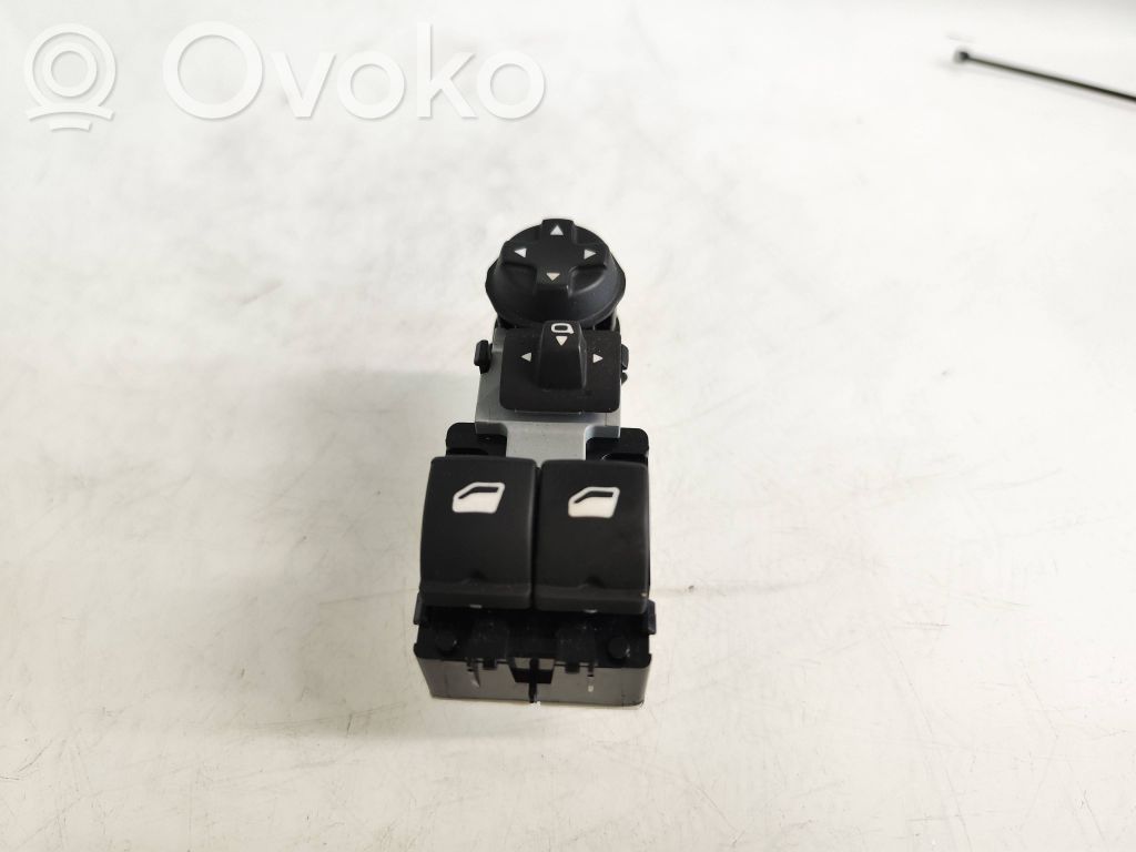 Opel Vivaro Electric window control switch 