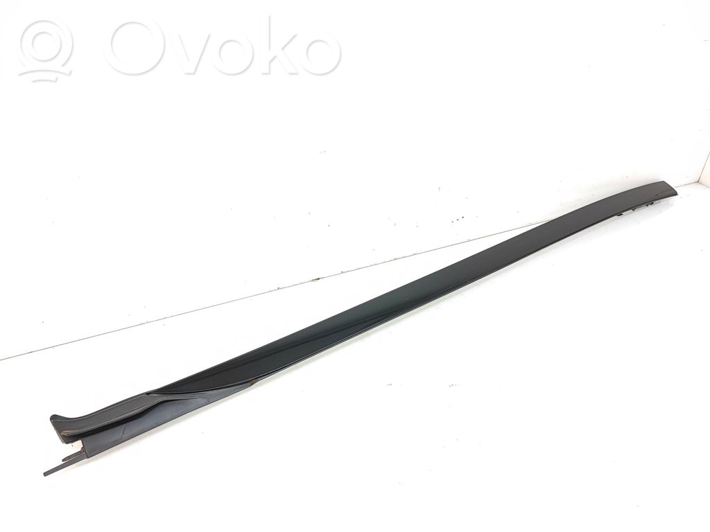 Windshield trim   7463527