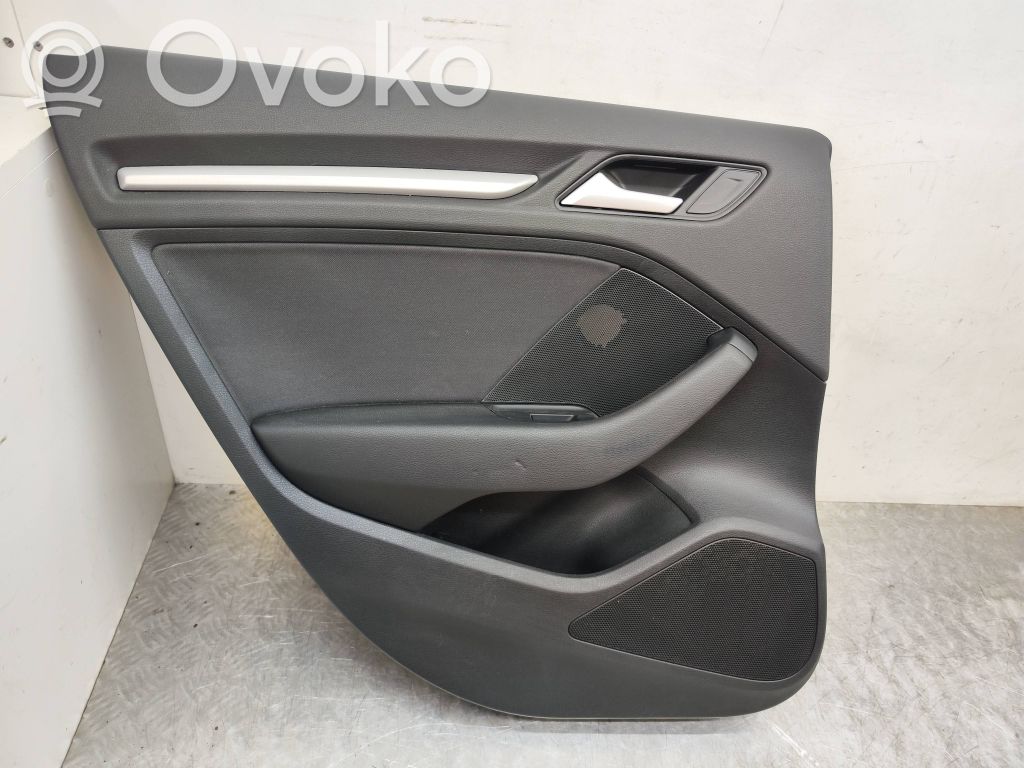 Audi A3 S3 8V Moldura del tarjetero de la puerta trasera 
