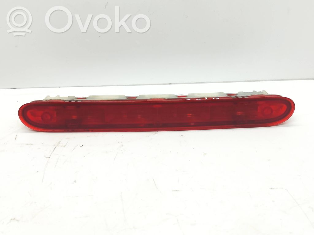 Toyota Proace Third/center stoplight 