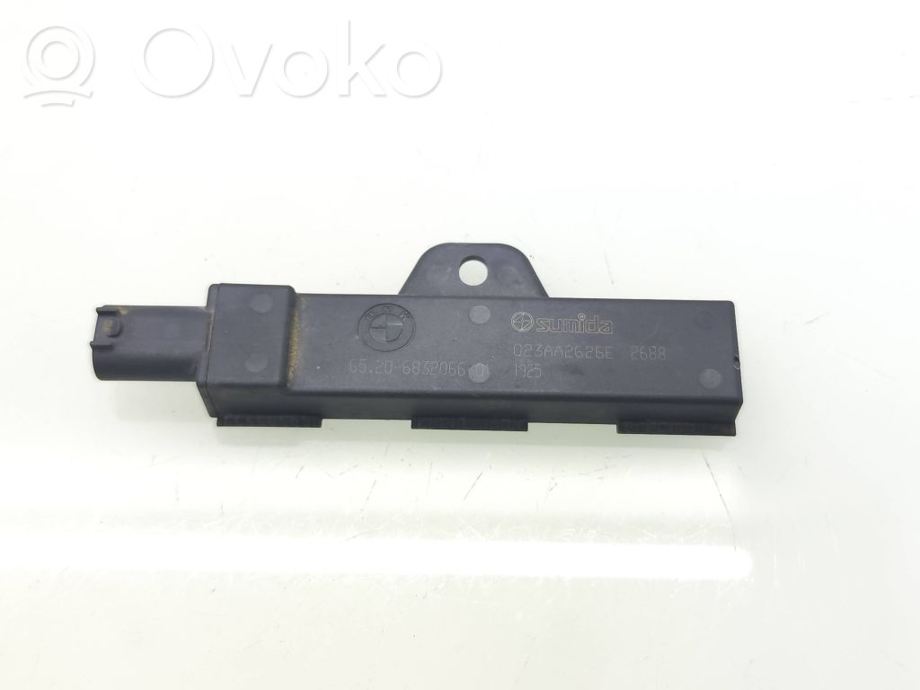 BMW i4 Antenne des Keyless-Systems 