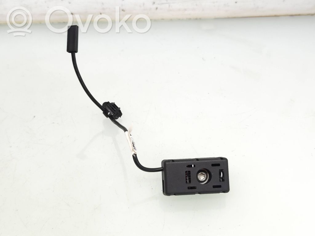 Tesla Model 3 Antenos stiprintuvas