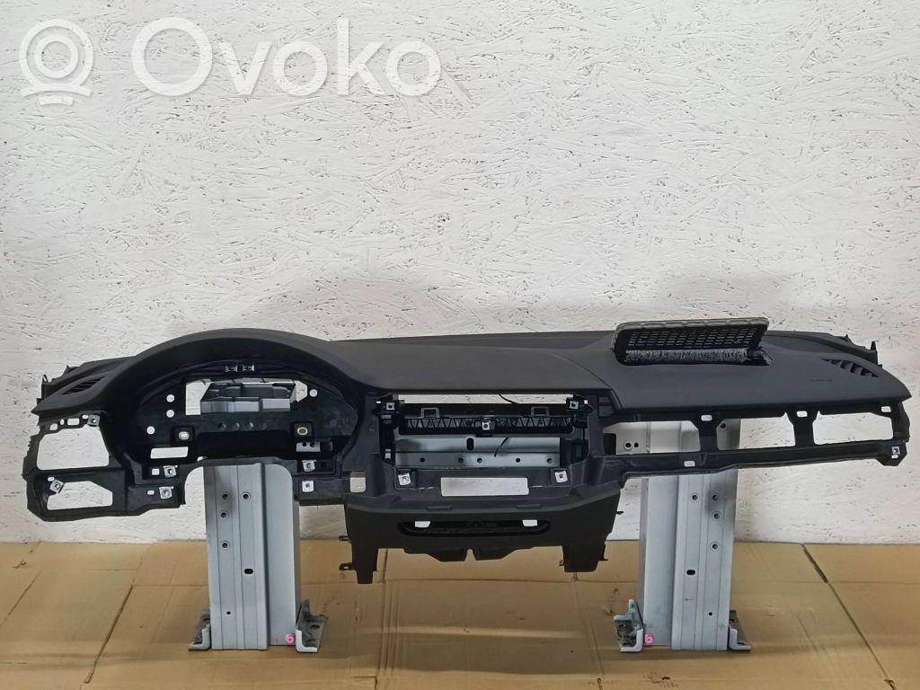 Audi A4 S4 B9 Kojelauta 