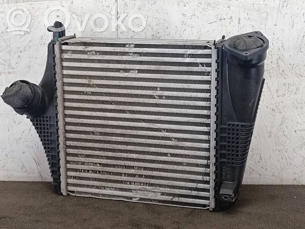Audi Q7 4M Interkūlerio radiatorius 