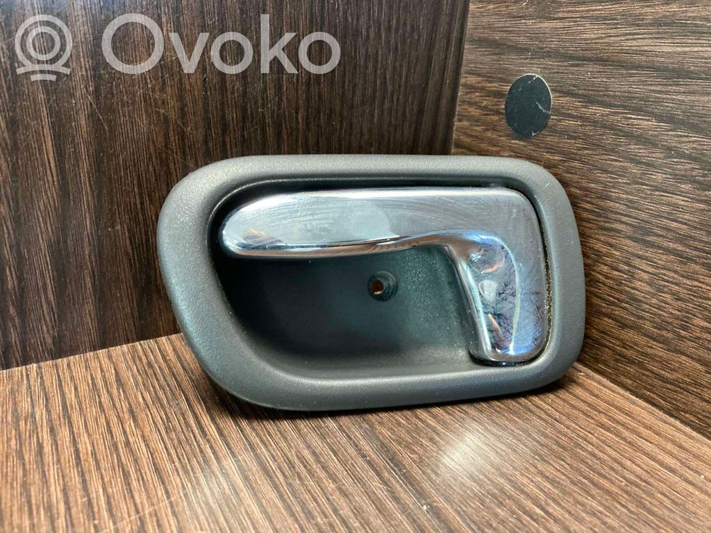 Toyota Corolla E110 Manecilla interna puerta trasera 