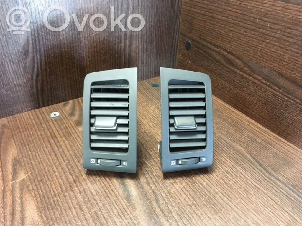 Toyota Corolla Verso E121 Grilă ventilație centrală 
