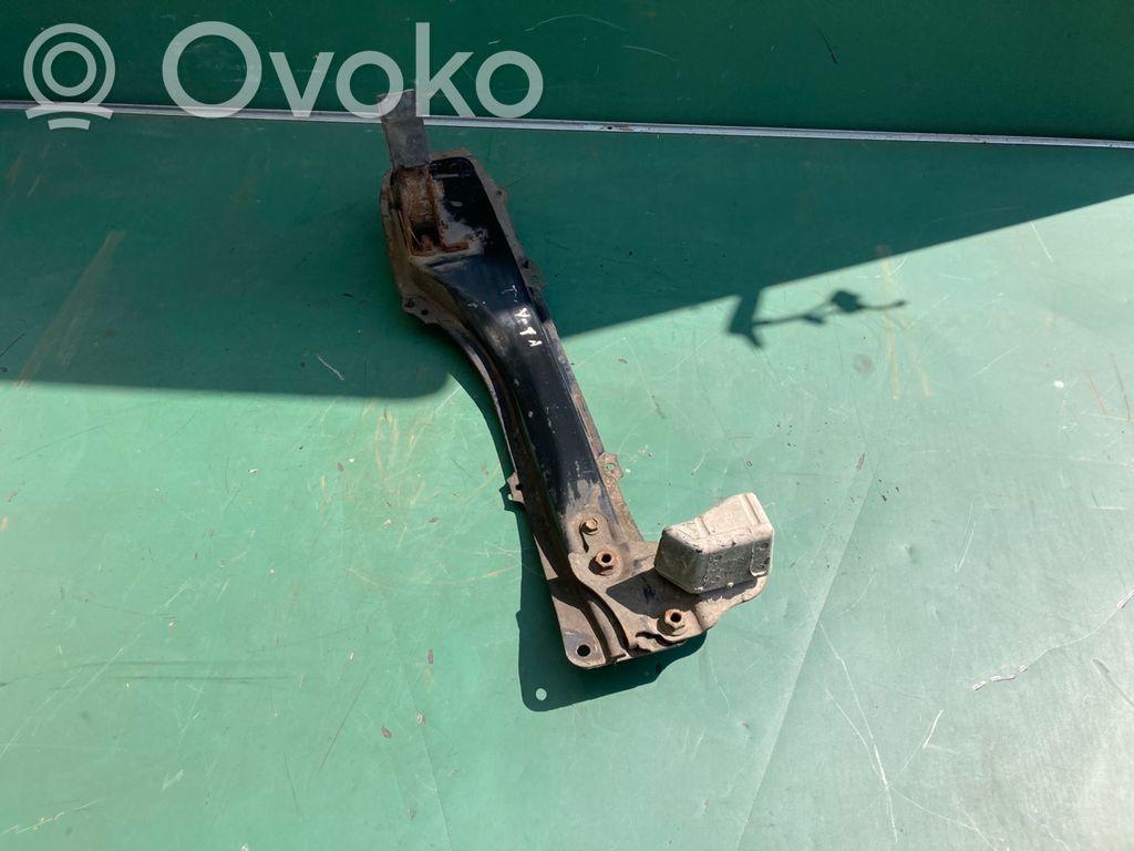 Toyota Corolla Verso E121 Engine mounting bracket 