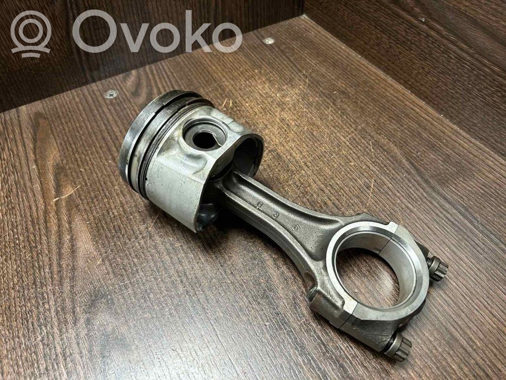 Renault Master II Piston 