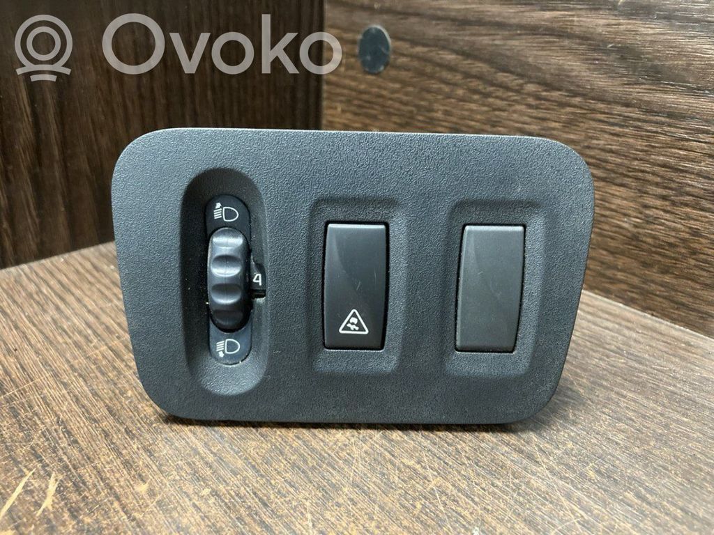 Headlight level height control switch   684950001R,684950001R,251457792R,8200379685