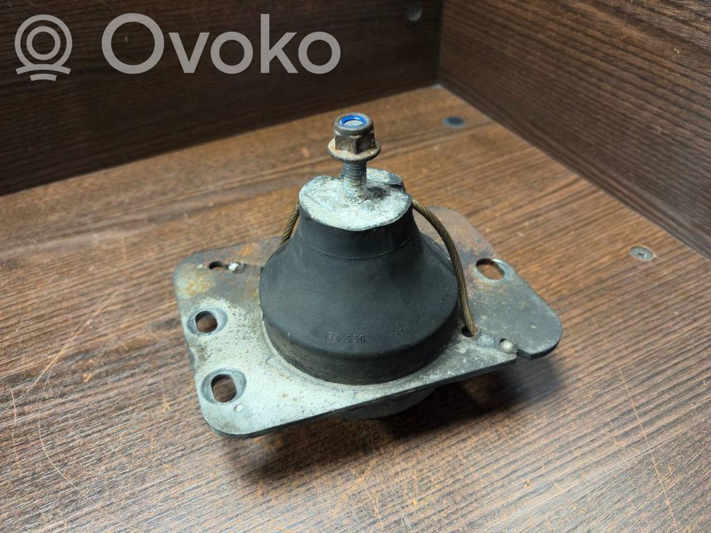 Engine mount bracket   8200411257,8200411257,93854172