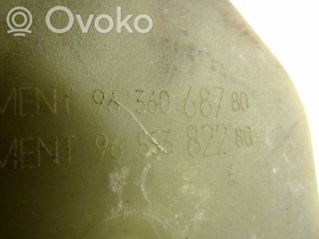 Vairo stiprintuvo skysčio bakelis   9656068780