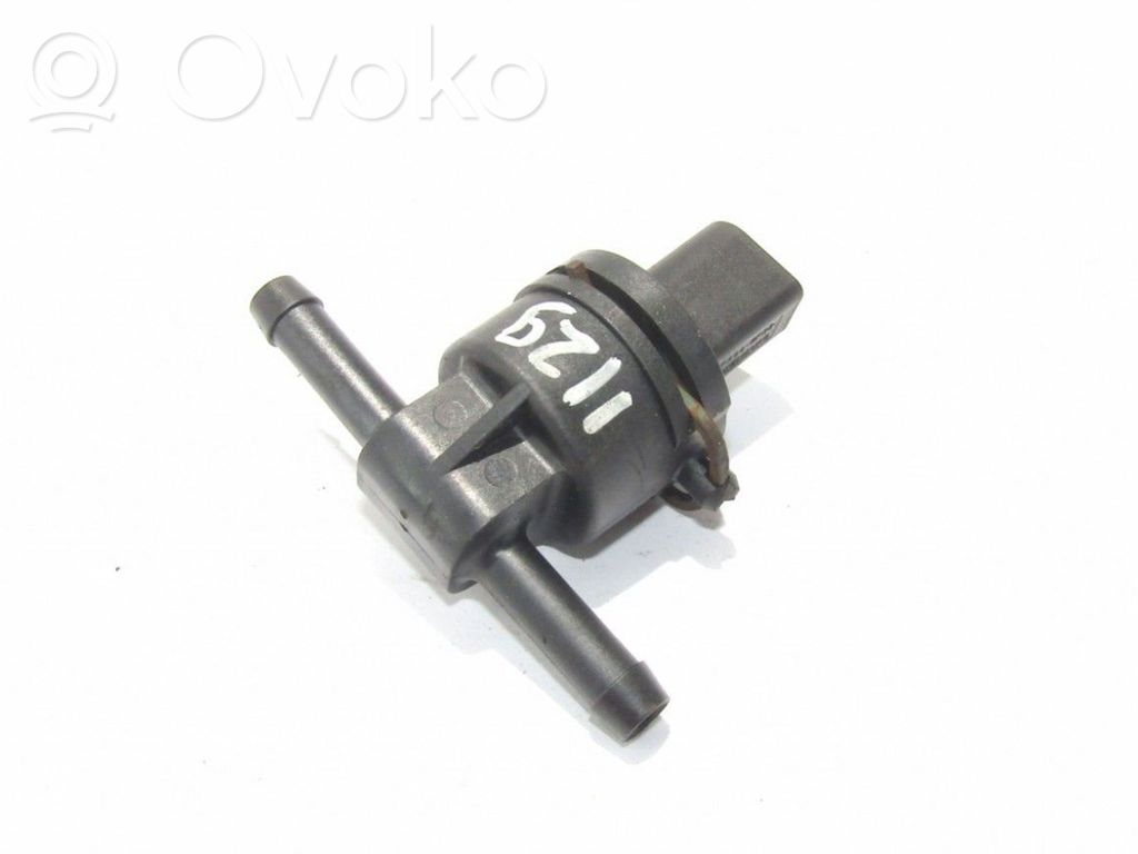 Sensor de temperatura del combustible   038906081B