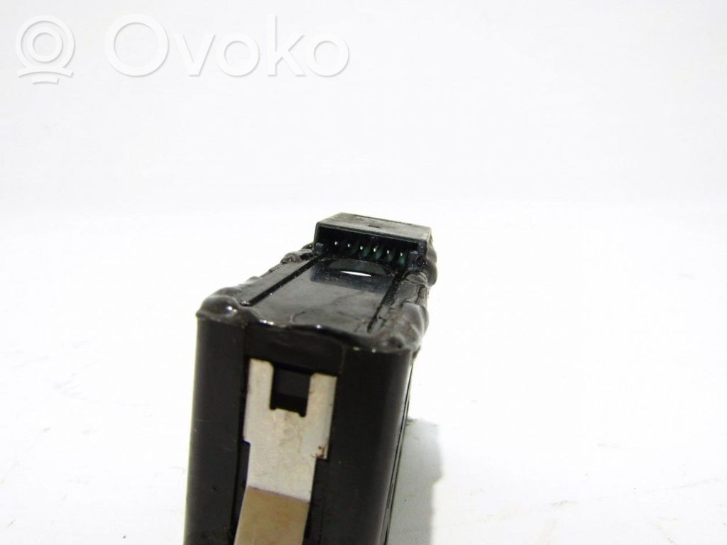 Avārijas lukturu slēdzis   61318368920,8368920