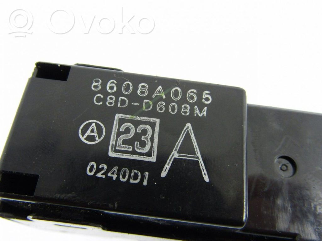 Interruptor del elevalunas eléctrico   8608A065
