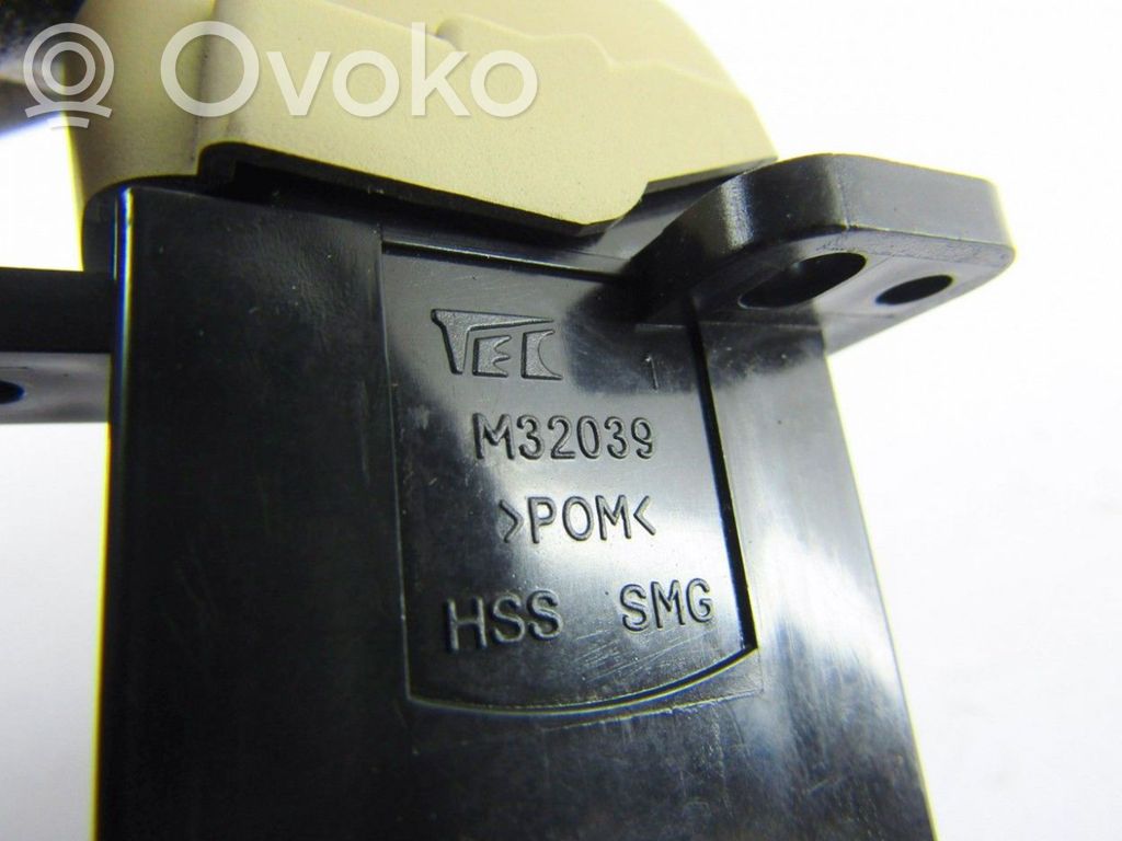 Seat heating switch   M32039