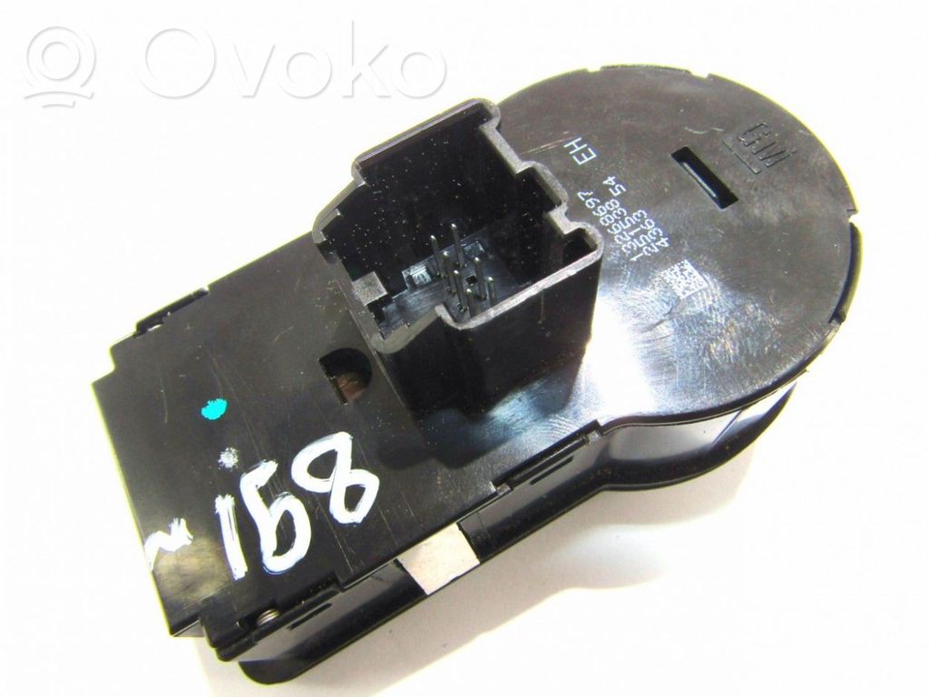 Light switch   13268697