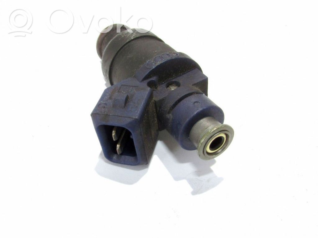 Volkswagen PASSAT B5 Inyector de combustible 