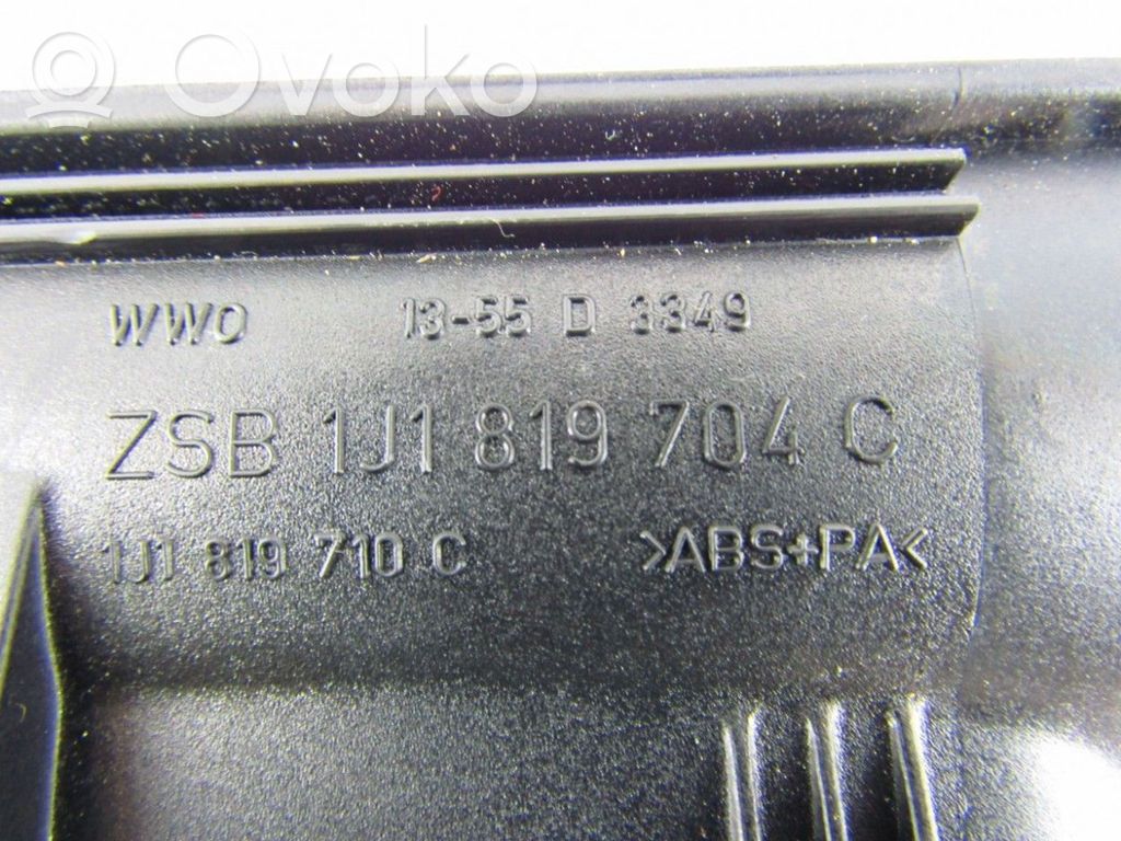 Volkswagen Golf IV Rejilla de ventilación central del panel 