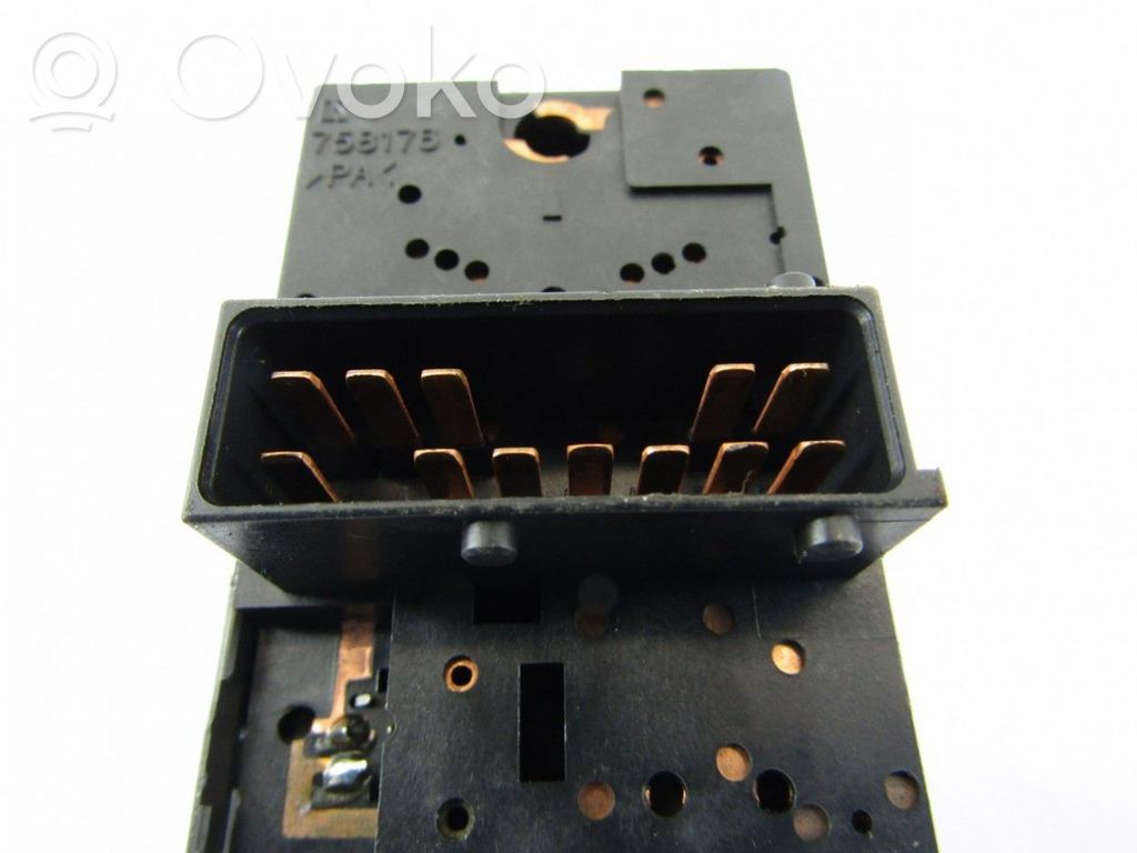 Light switch   758173