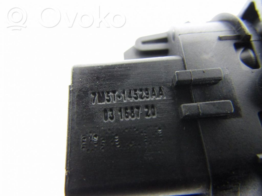 Ford C-MAX I Electric window control switch 