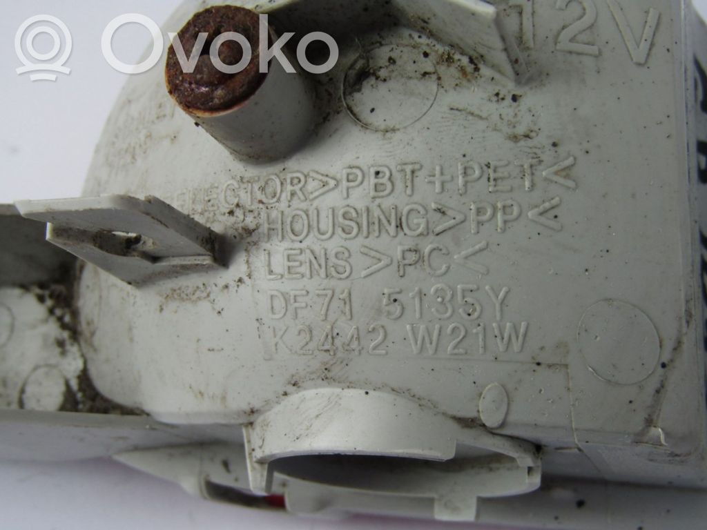 Mazda 2 Aizmugurē atstarotājs 
