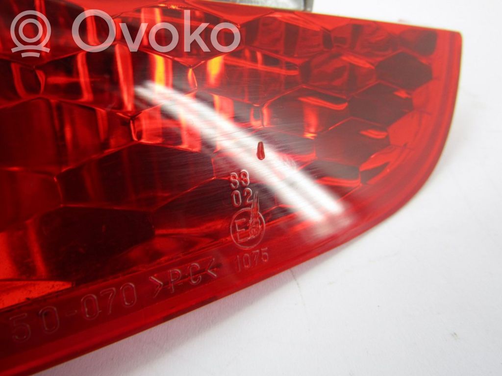 KIA Picanto Third/center stoplight 