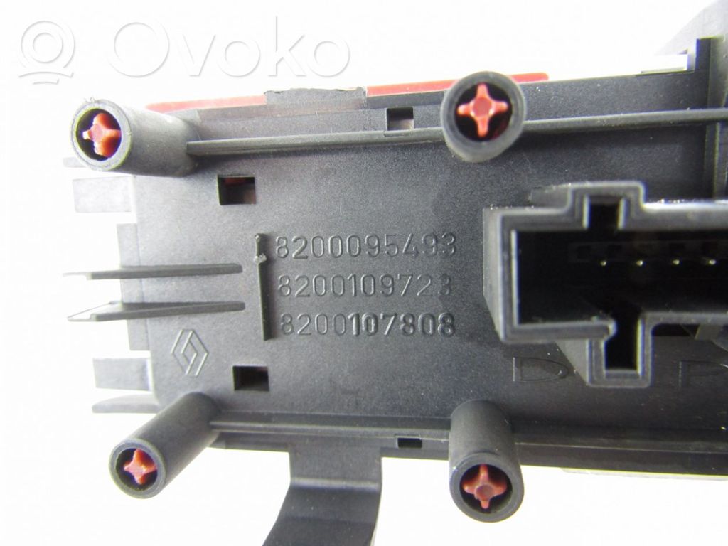 Hazard light switch   8200095493,8200109723