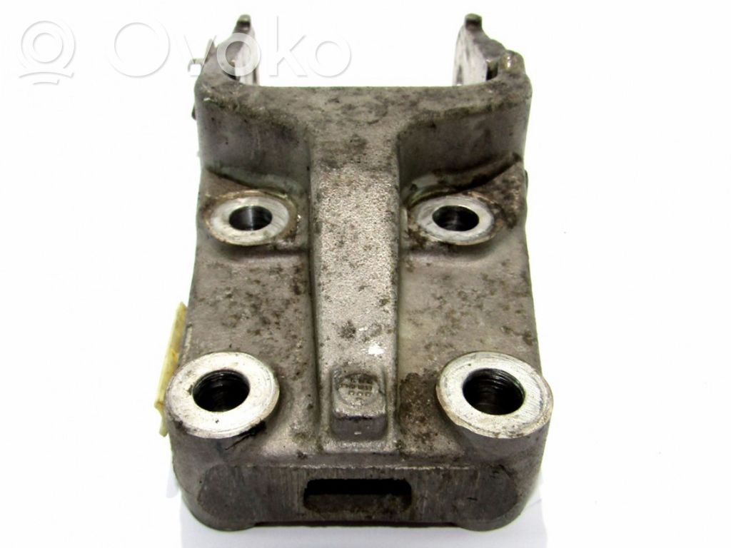 Peugeot 607 Gearbox mounting bracket 