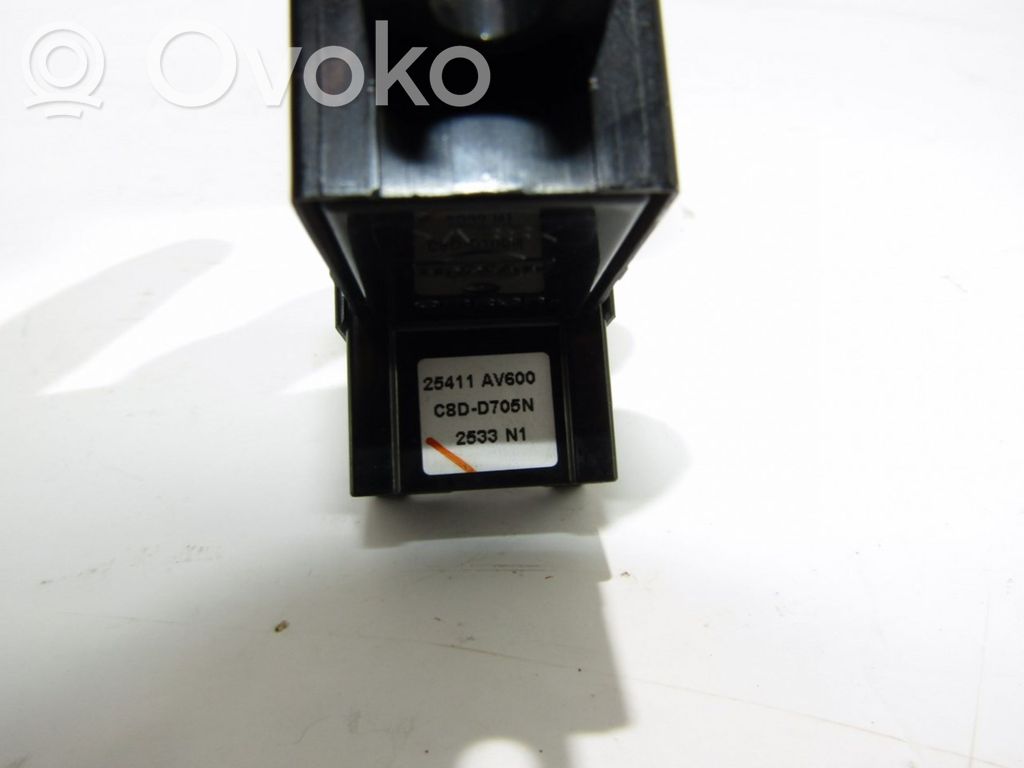 Nissan Primera Electric window control switch 