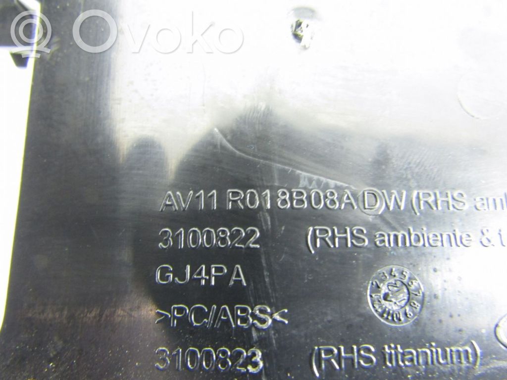 Grille d'aération centrale   AV11R018B08A
