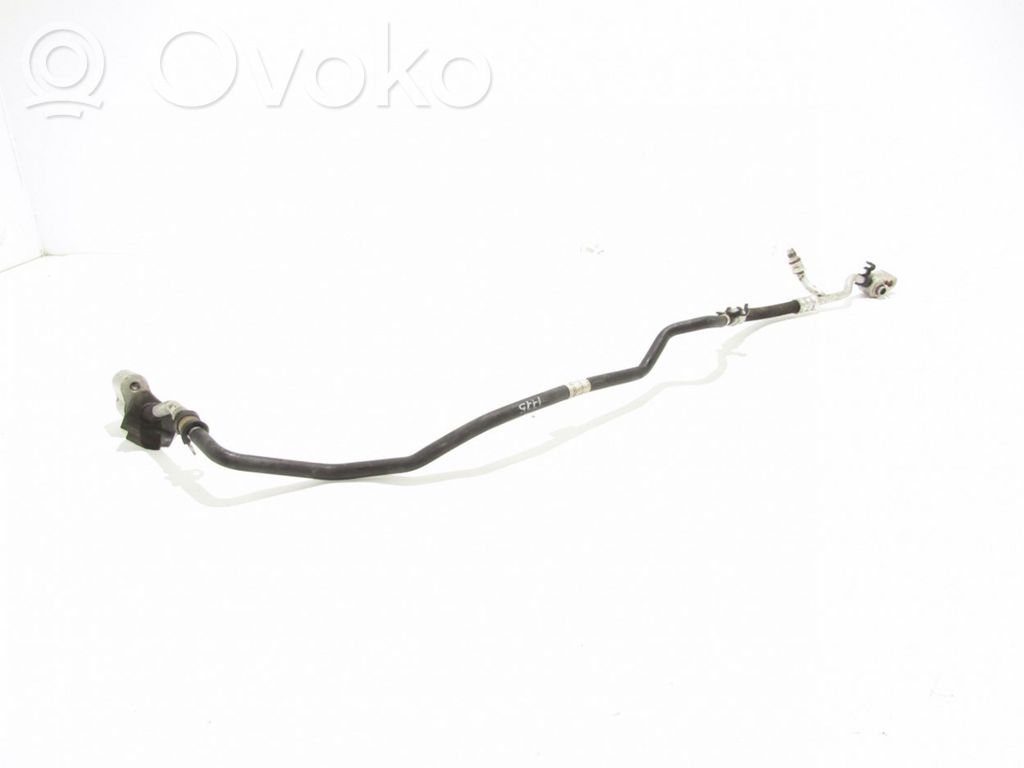 Volkswagen Touareg I Ilmastointilaitteen putki (A/C) 