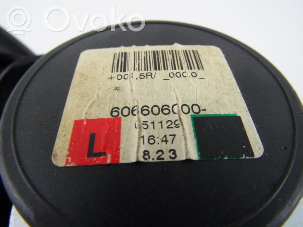Opel Zafira B Cinturón trasero 