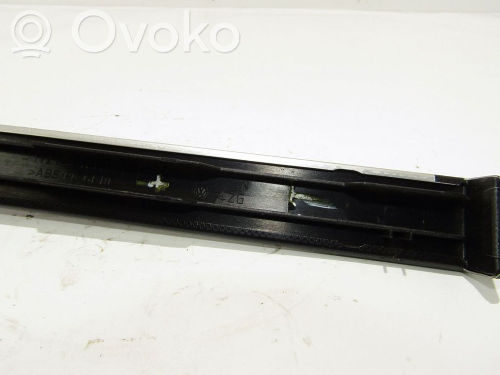 Moldura del panel (Usadas)   1T2858415C