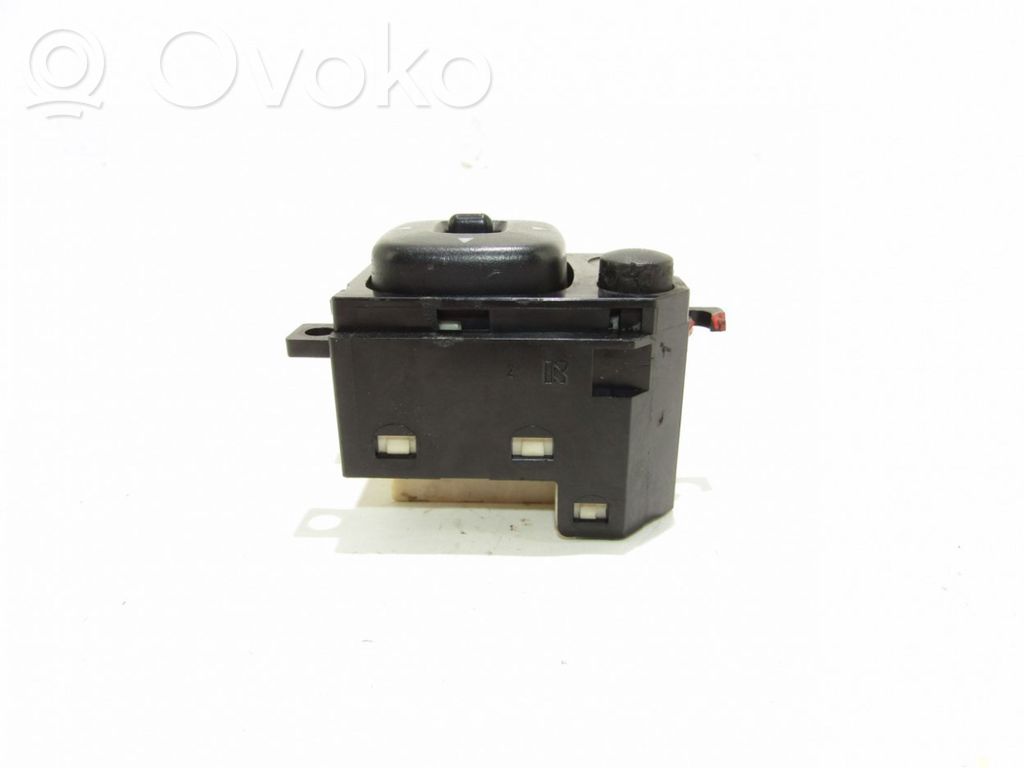 Wing mirror switch   4713L67