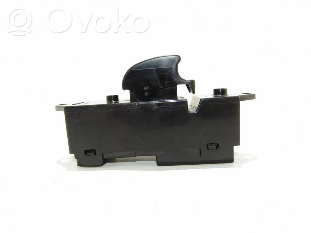 Electric window control switch   MR587956