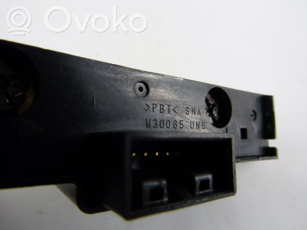 Otros interruptores/perillas/selectores   M30084