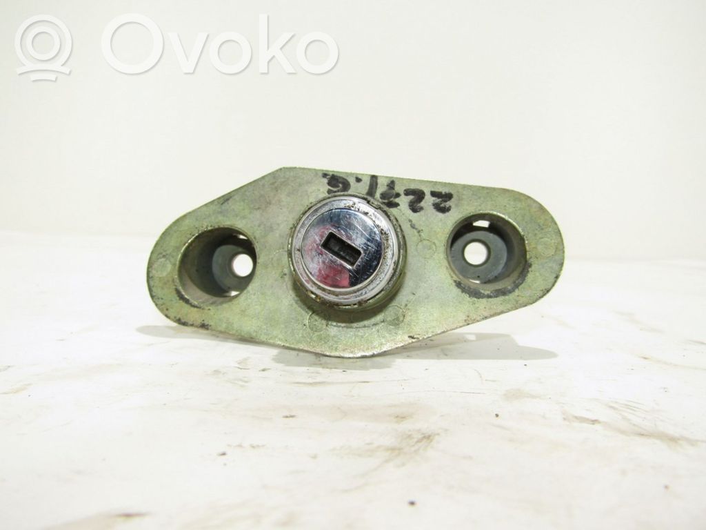 Loading door lock   737700001