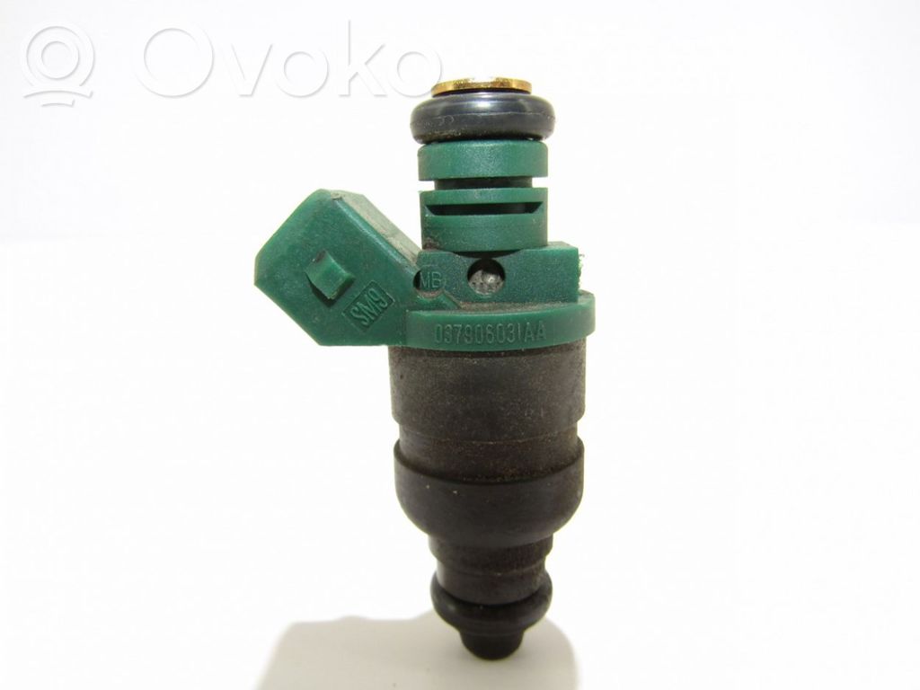 Injecteur de carburant   037906031AA