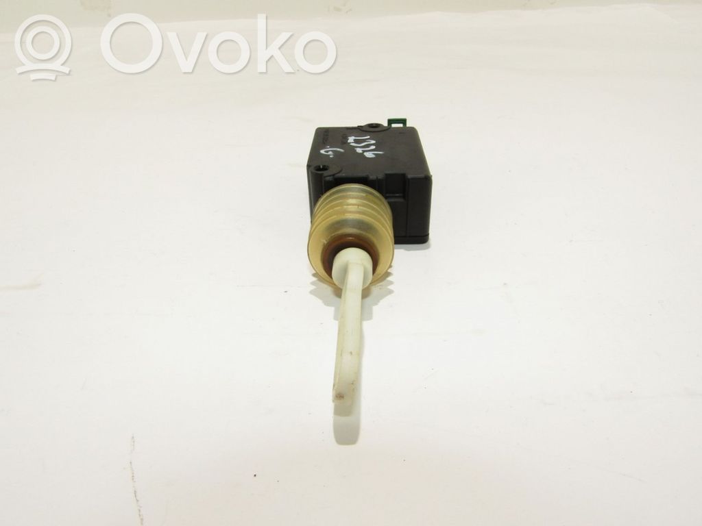 Motor de bloqueo de puertas   4B9962115