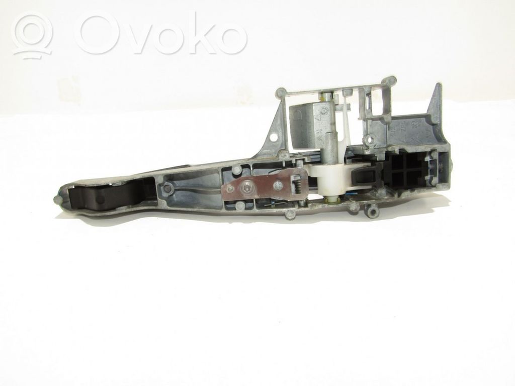 Manecilla externa puerta delantera