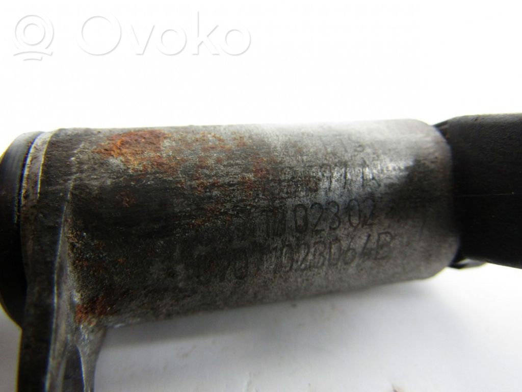 Nokka-akselin asentoanturi   06H103697A