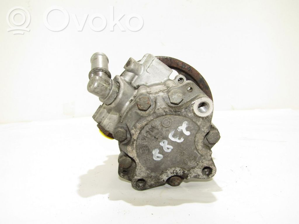 Ohjaustehostimen pumppu   4838447