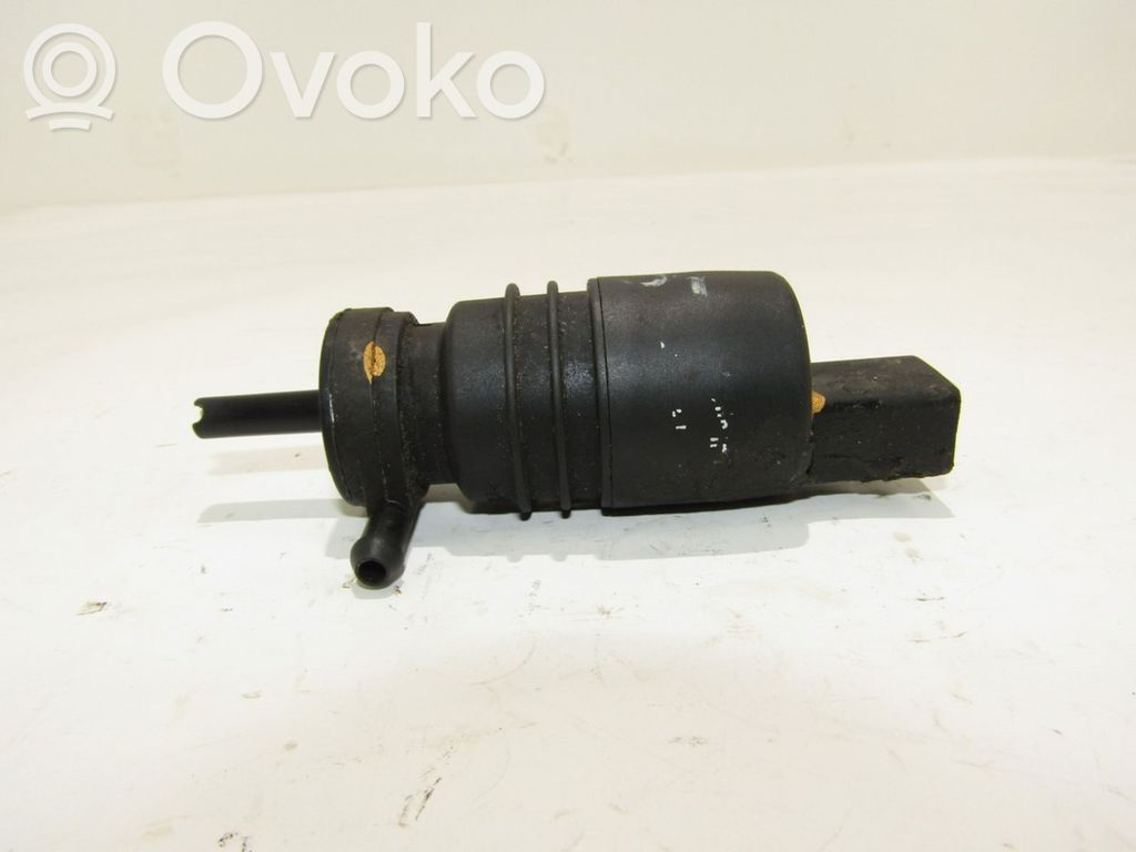 Volkswagen Golf IV Windscreen/windshield washer pump 
