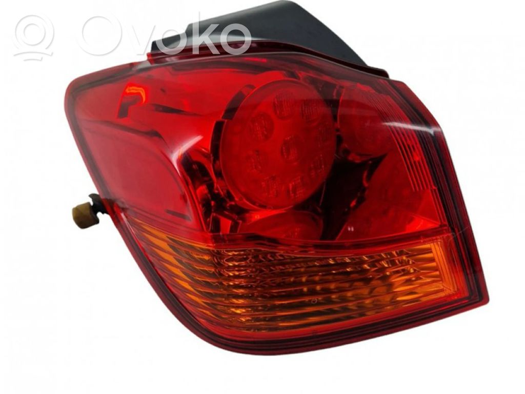 Mitsubishi ASX Luci posteriori