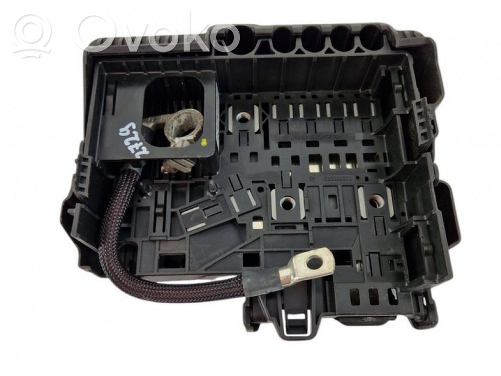 Opel Corsa E Sulakemoduuli 