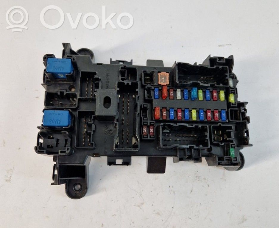 Suzuki Grand Vitara II Ramka / Moduł bezpieczników 