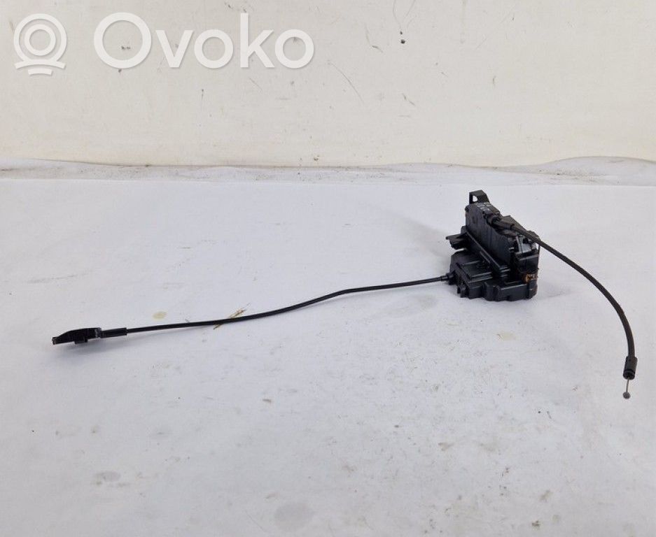 Renault Clio III Priekšpusē slēdzene 