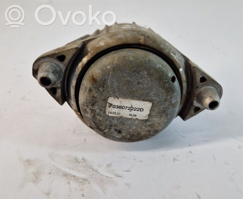 Mercedes-Benz C W204 Engine mount bracket 