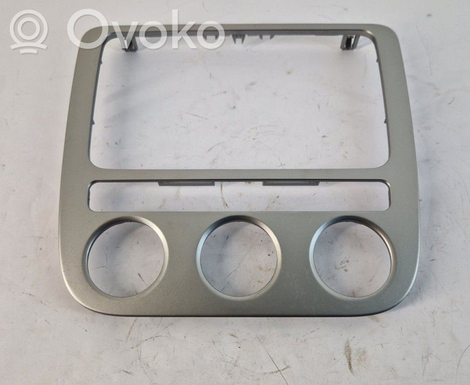 Volkswagen Eos Konsola środkowa / Radio / GPS 