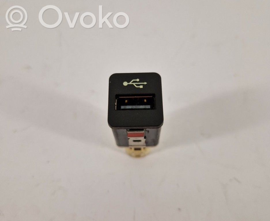 BMW 5 F10 F11 Enchufe conector entrada auxiliar 